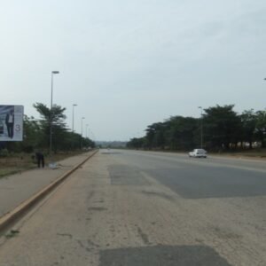 YAMOUSSOUKRO - Sortie - face centre ville